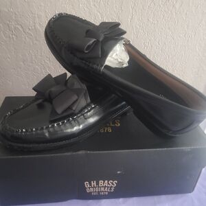 Black Leather Flats with Bow Detail